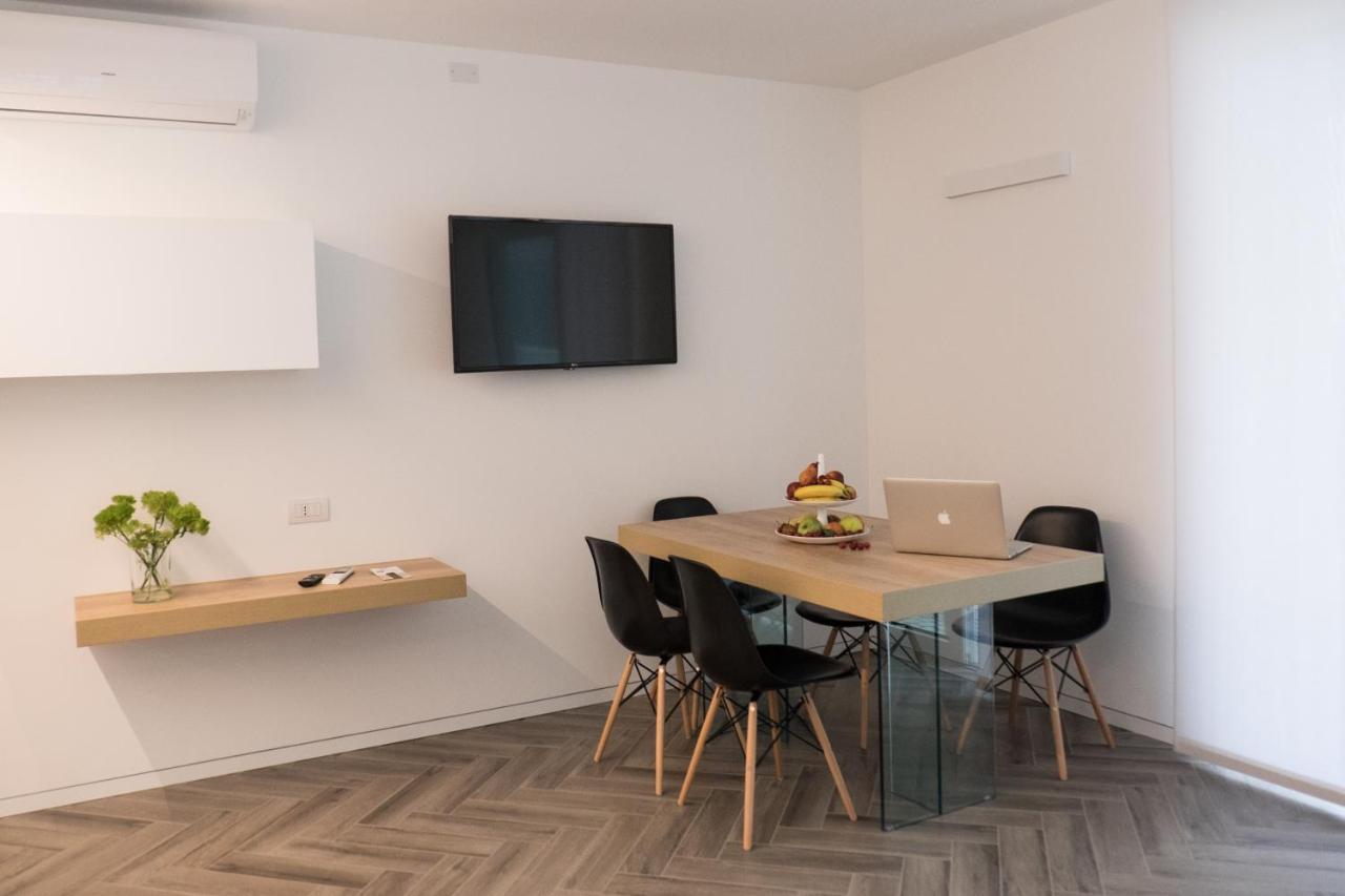 Ferienwohnung Terrazze Dei Tigli Riva del Garda Exterior foto